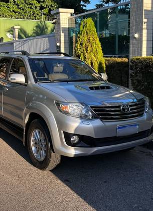 TOYOTA HILUX SW4 3.0 SRV 4X4 16V TURBO INTERCOOLER DIESEL 4P AUTOMÁTICO TOYOTA HILUX SW4 3.0 SRV 4X4 16V TURBO INTERCOOLER DIESEL 4P AUTOMÁTICO